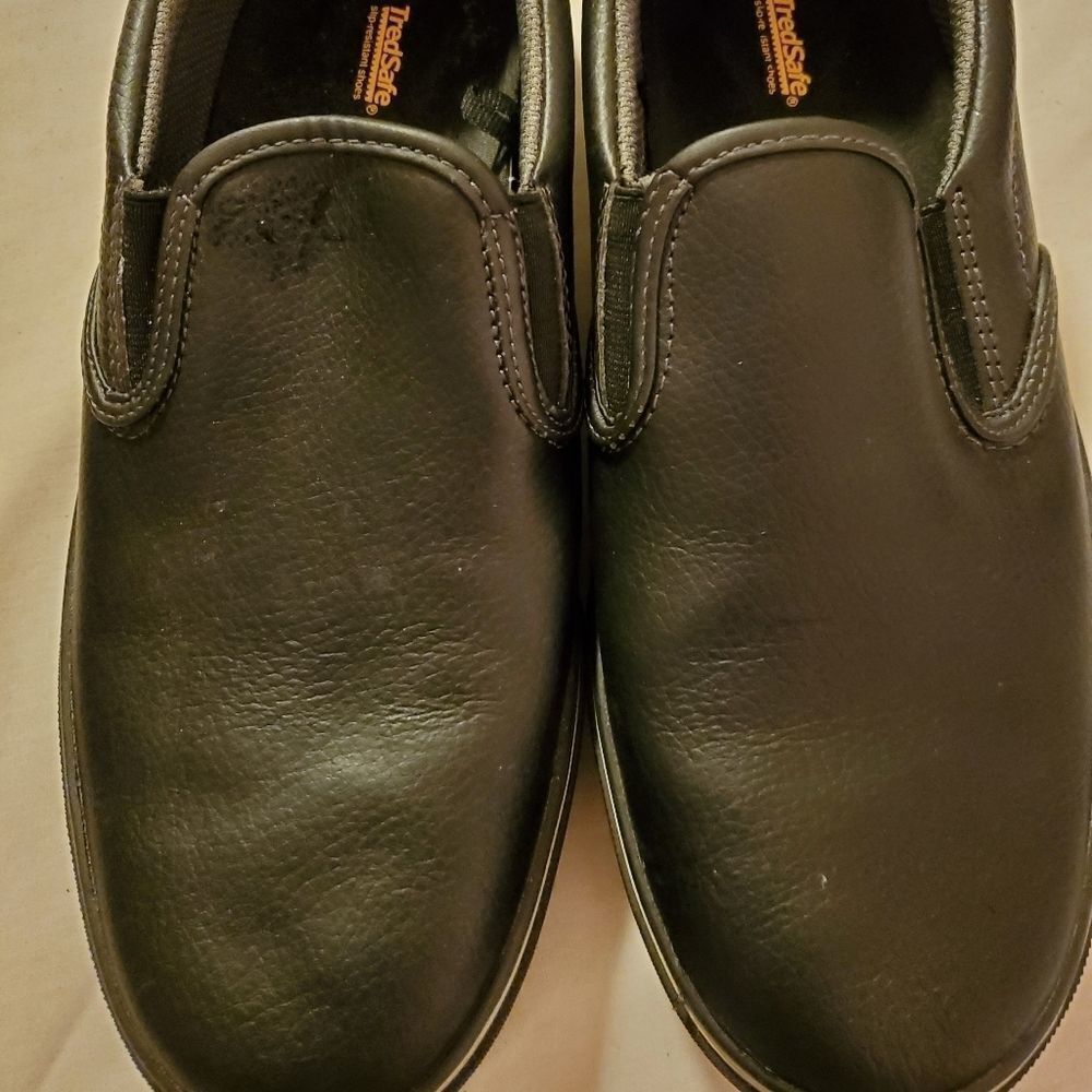 Tredsafe slip resistant shoes size women's size 9W, men's size 8